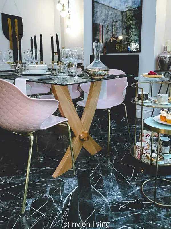 A Pink and Black Color Scheme for an Elegant Dining Room