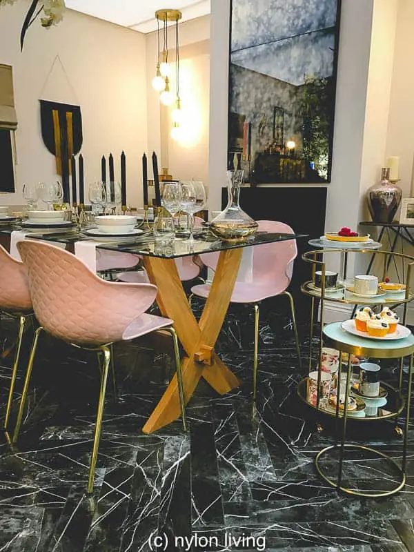 A Pink and Black Color Scheme for an Elegant Dining Room