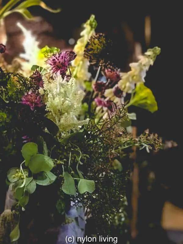 A bouquet with Abigail Ahern flowers #AbigailAhern #darkdecor #interiordesign #interiorstyling #homedecor 
