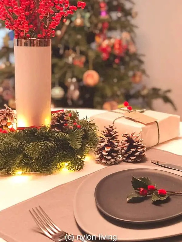 A simple setting for a Scandinavian Christmas table 