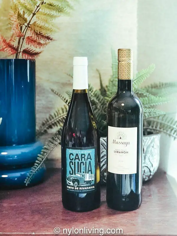 Cara Sucia red wine and Lebanon white wine bottles