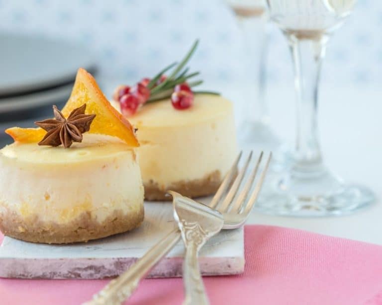 The 7 Best Colors That Go With Champagne (+ All Shades of Champagne)