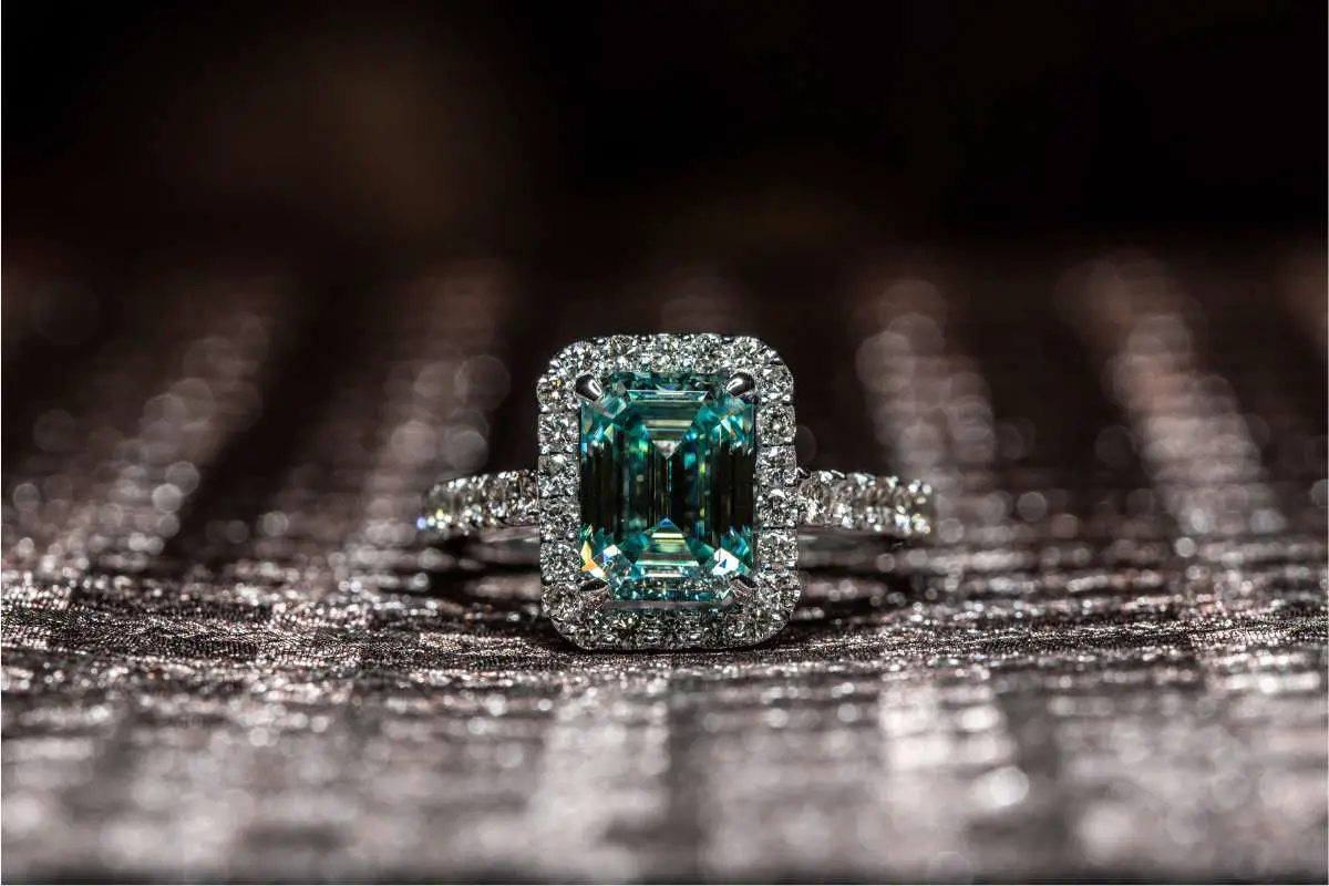 square cut emerald ring surrounded by diamonds